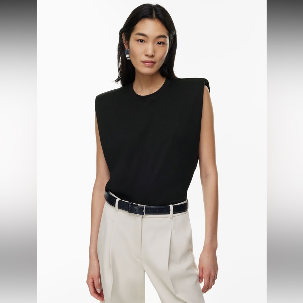 NWT 🏷️ Aritzia Babaton Black Shoulder Pad Top